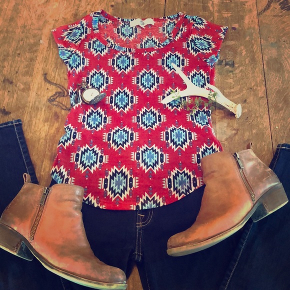 Tops - WF Aztec Print T-shirt Size Medium runs Small